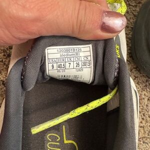 Brooks Ghost 15 tennis shoe.